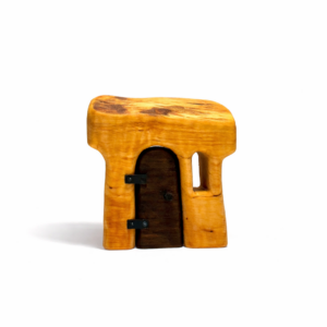 Haus mit Borke + Tür